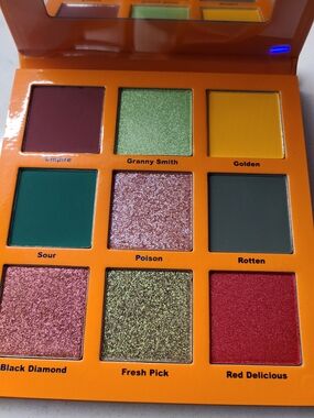 Alien/Unearthly Cosmetics Poison Apple🍎 Eyeshadow Palette